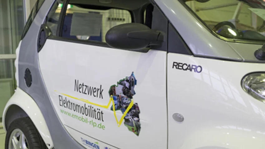 Ein Smart im TH-Fahrzeuglabor.