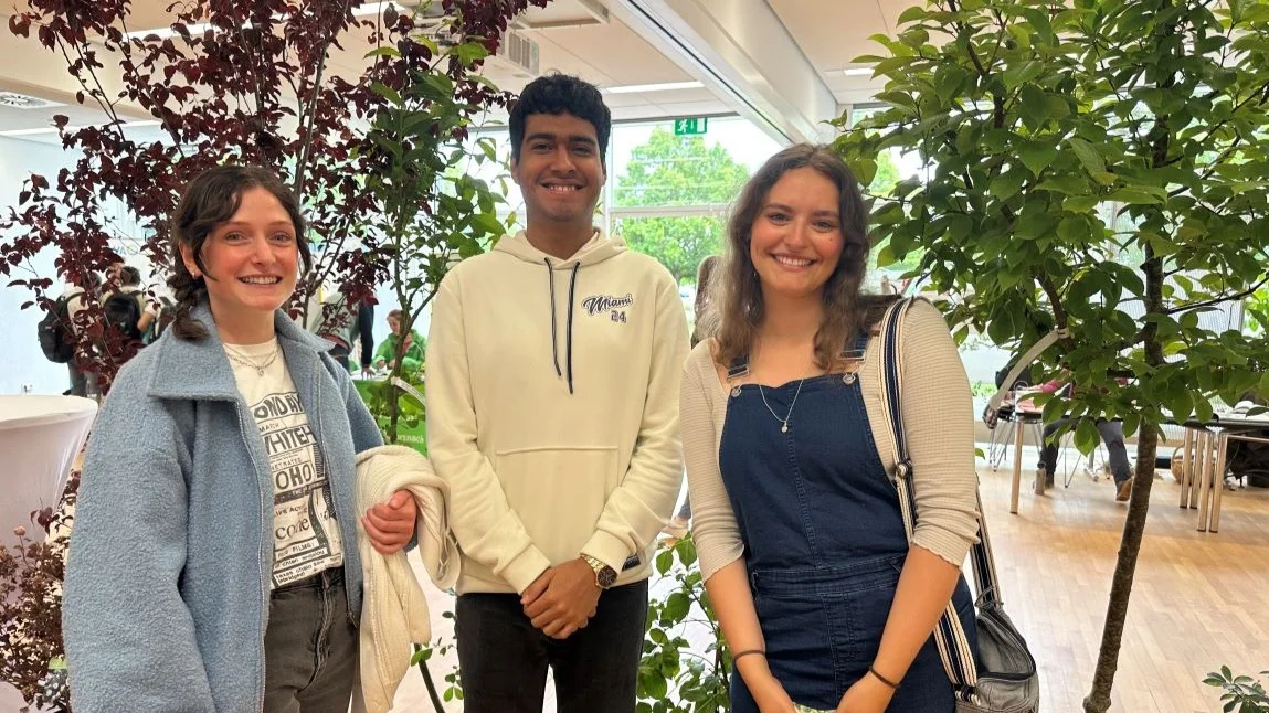 3 Studierende auf der Umweltmesse