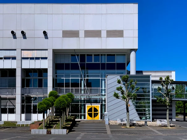 Eingang Hauptgebäude TH Bingen