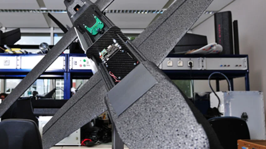 Flugdrohne in einem Labor.